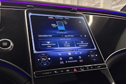 sininen Mercedes-Benz EQE SUV 2023 kuva 23.