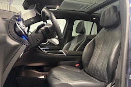 sininen Mercedes-Benz EQE SUV 2023 kuva 26.