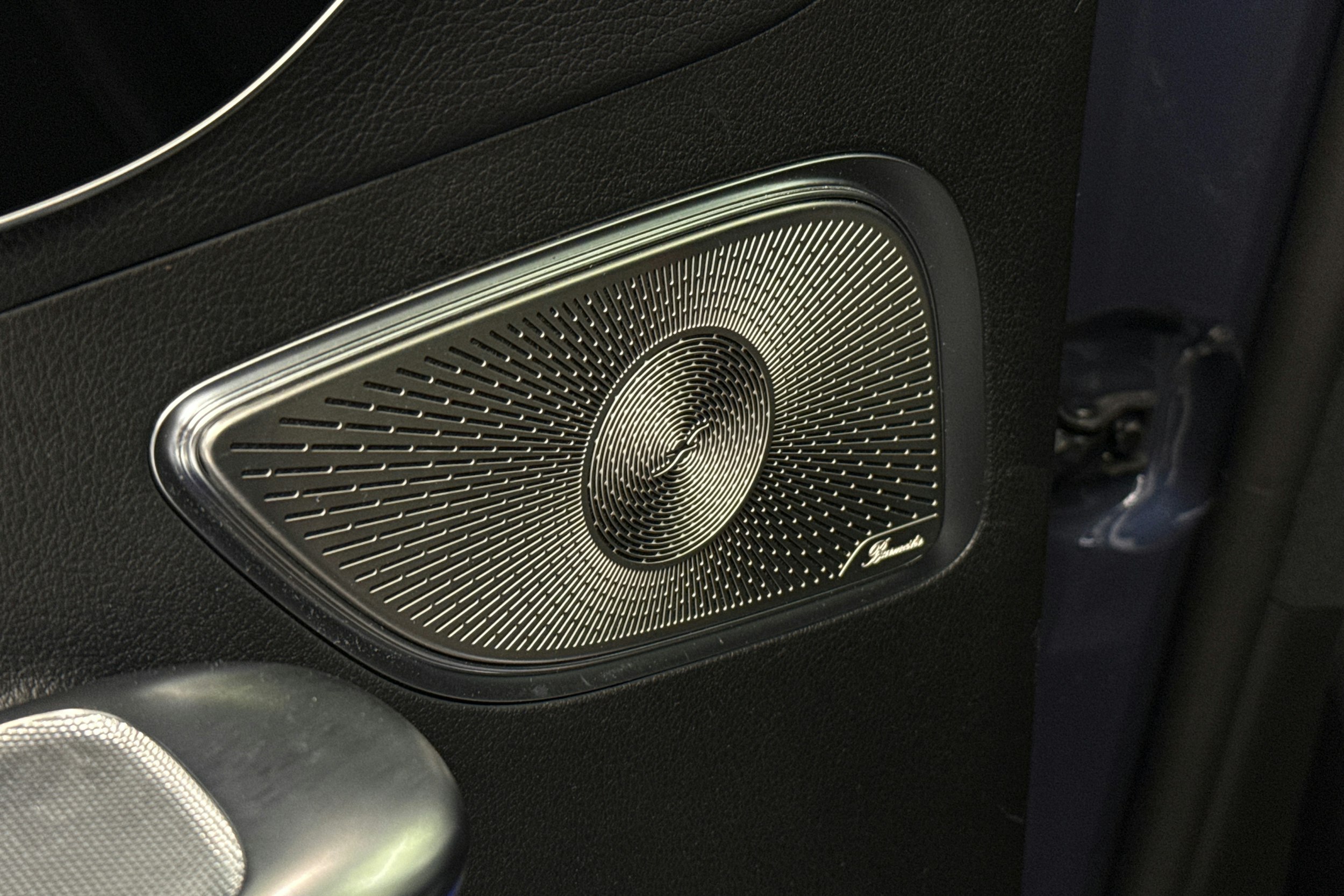 sininen Mercedes-Benz EQE SUV 2023 kuva 27.