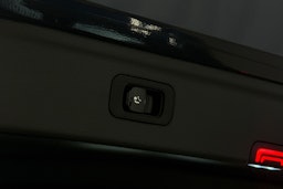 sininen Mercedes-Benz EQE SUV 2023 kuva 29.