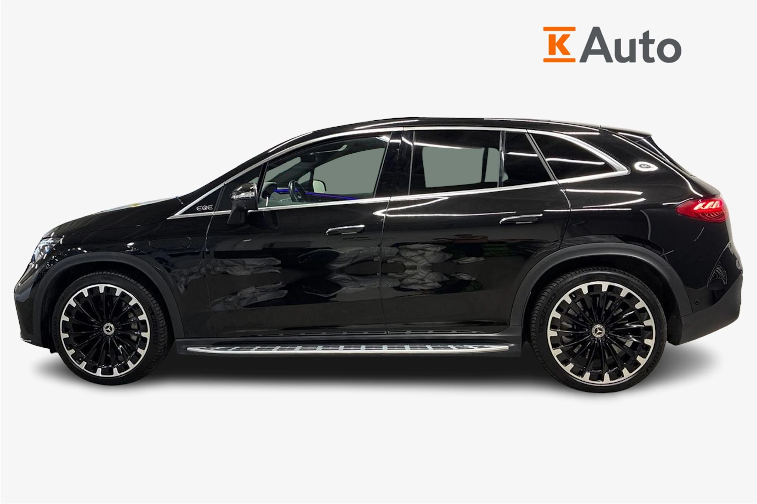 musta Mercedes-Benz EQE SUV 2023 kuva 5.