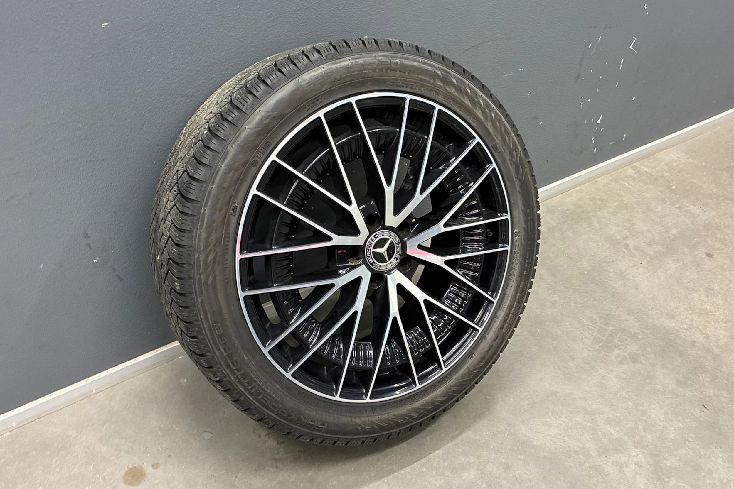 musta Mercedes-Benz EQE SUV 2023 kuva 10.
