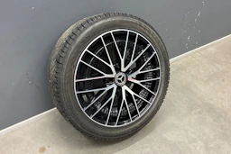 musta Mercedes-Benz EQE SUV 2023 kuva 10.