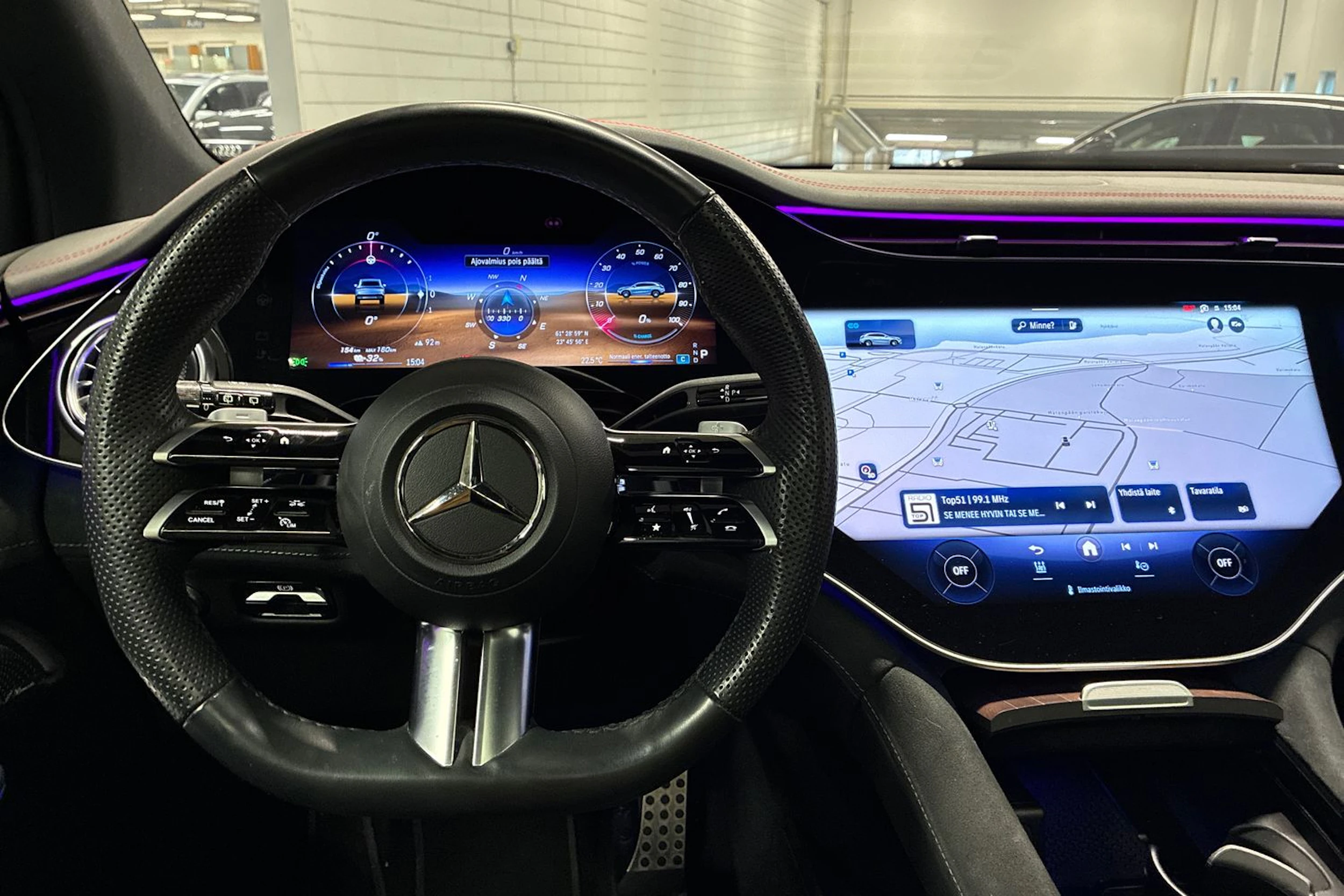 musta Mercedes-Benz EQE SUV 2023 kuva 11.