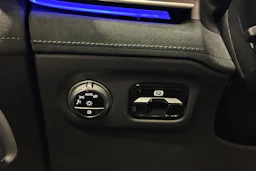 musta Mercedes-Benz EQE SUV 2023 kuva 16.