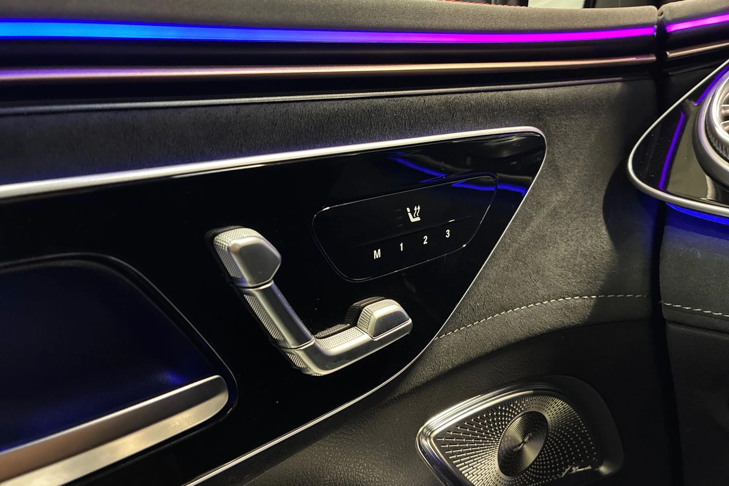 musta Mercedes-Benz EQE SUV 2023 kuva 17.