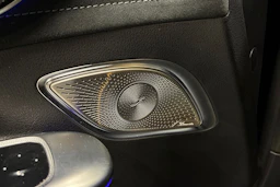 musta Mercedes-Benz EQE SUV 2023 kuva 18.