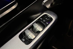 musta Mercedes-Benz EQE SUV 2023 kuva 19.