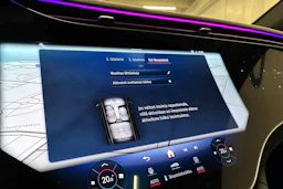 musta Mercedes-Benz EQE SUV 2023 kuva 24.