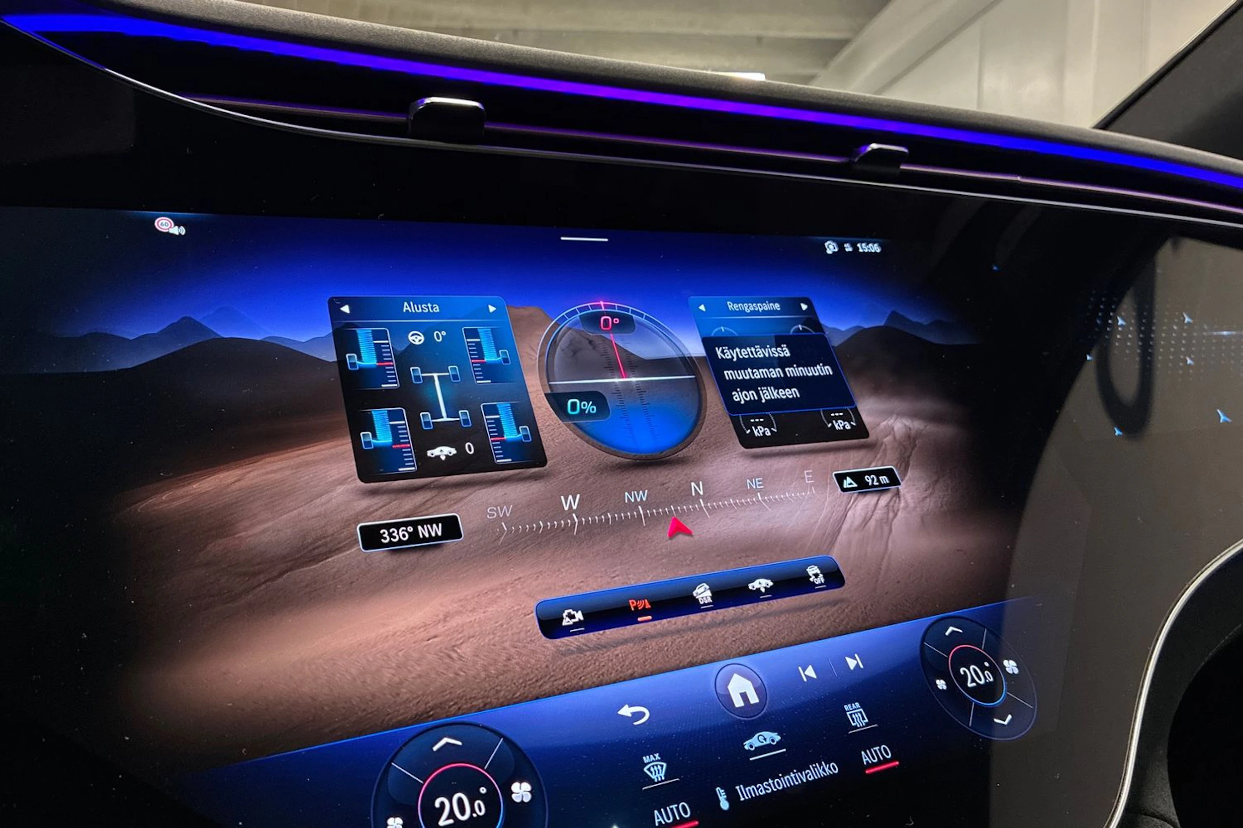 musta Mercedes-Benz EQE SUV 2023 kuva 25.
