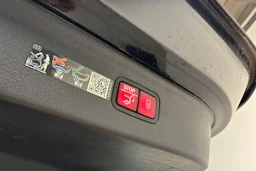 musta Mercedes-Benz EQE SUV 2023 kuva 32.