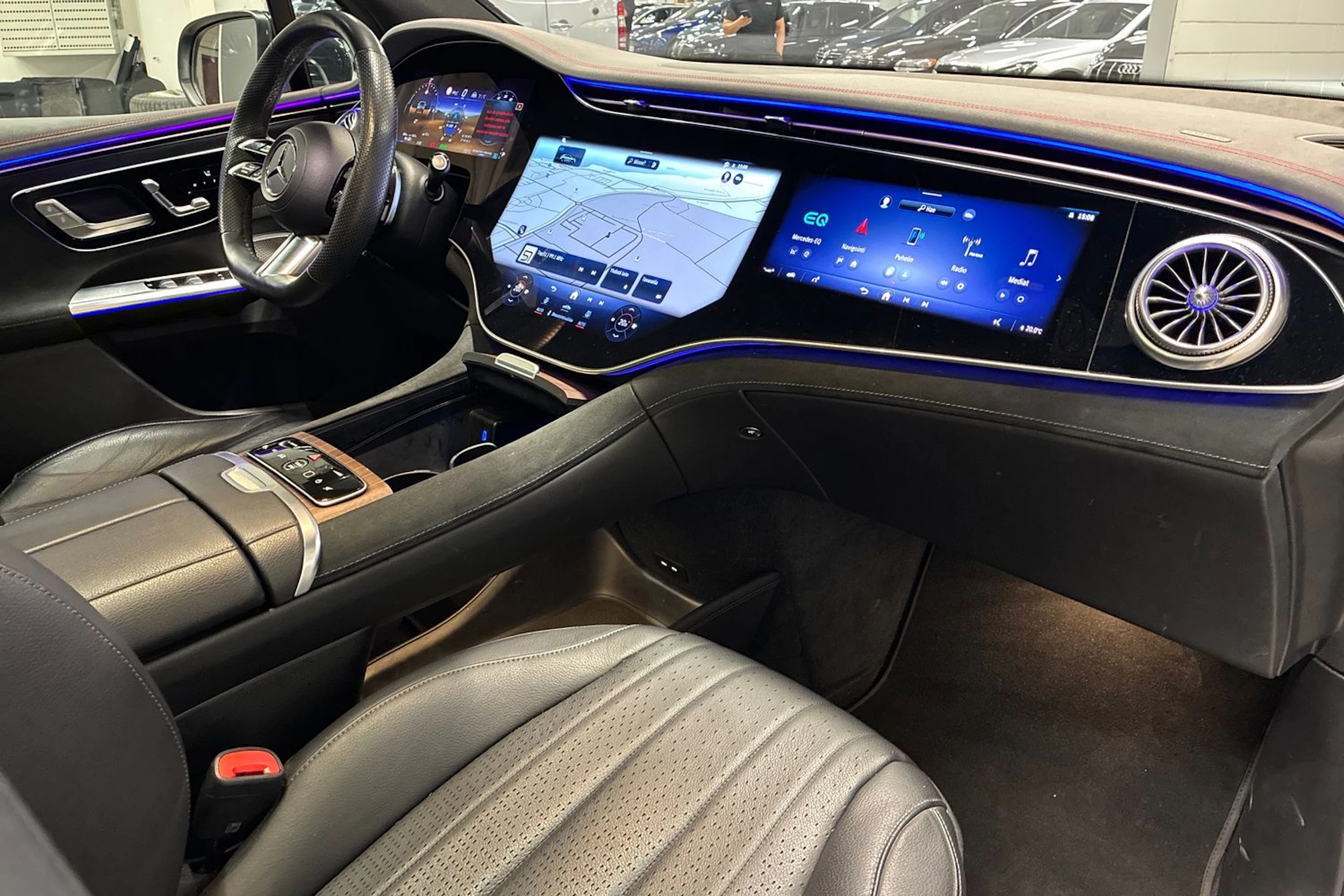 musta Mercedes-Benz EQE SUV 2023 kuva 34.