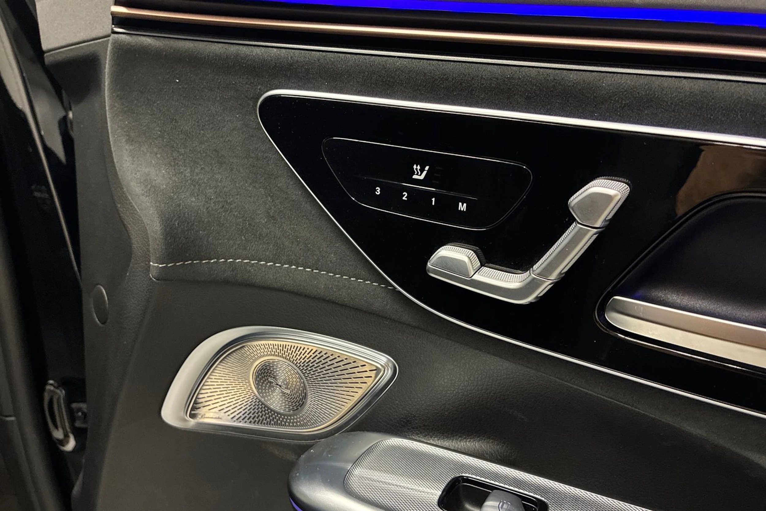 musta Mercedes-Benz EQE SUV 2023 kuva 37.