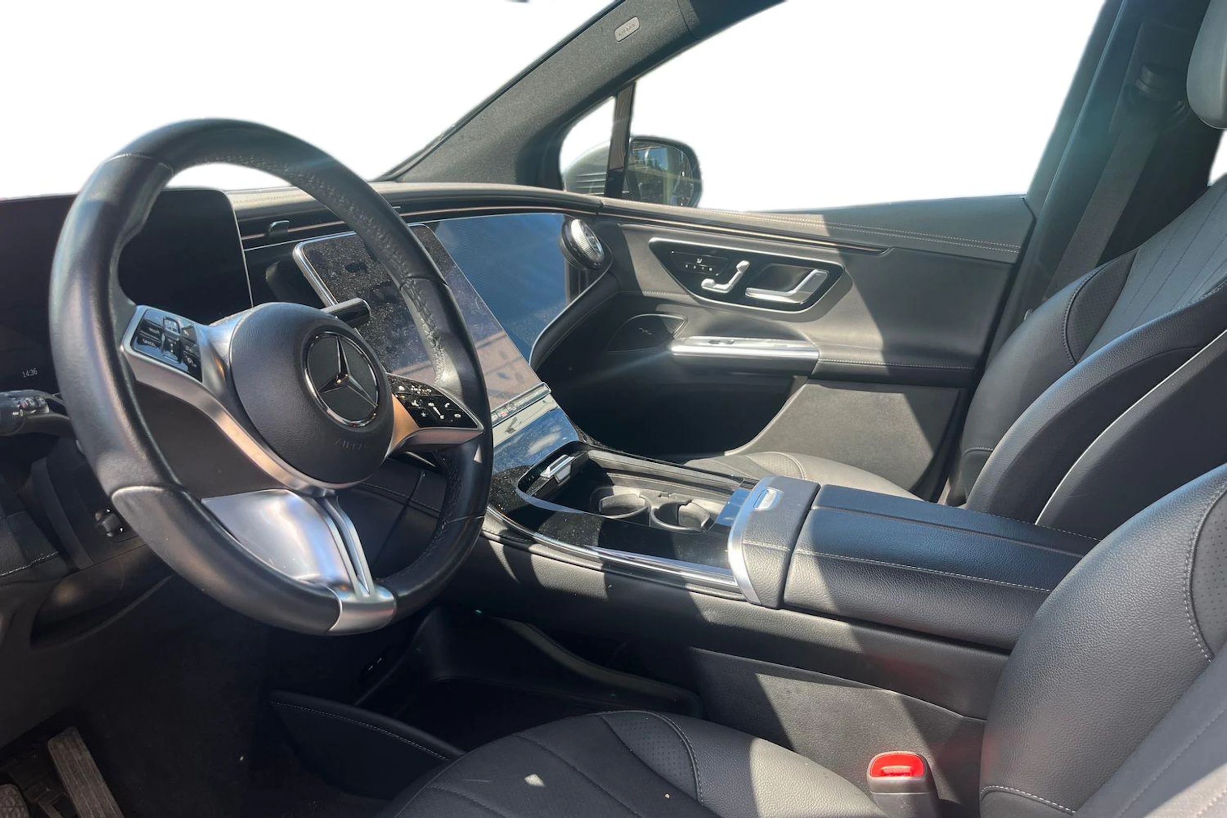 Harmaa Mercedes-Benz EQE SUV 2023 kuva 3.