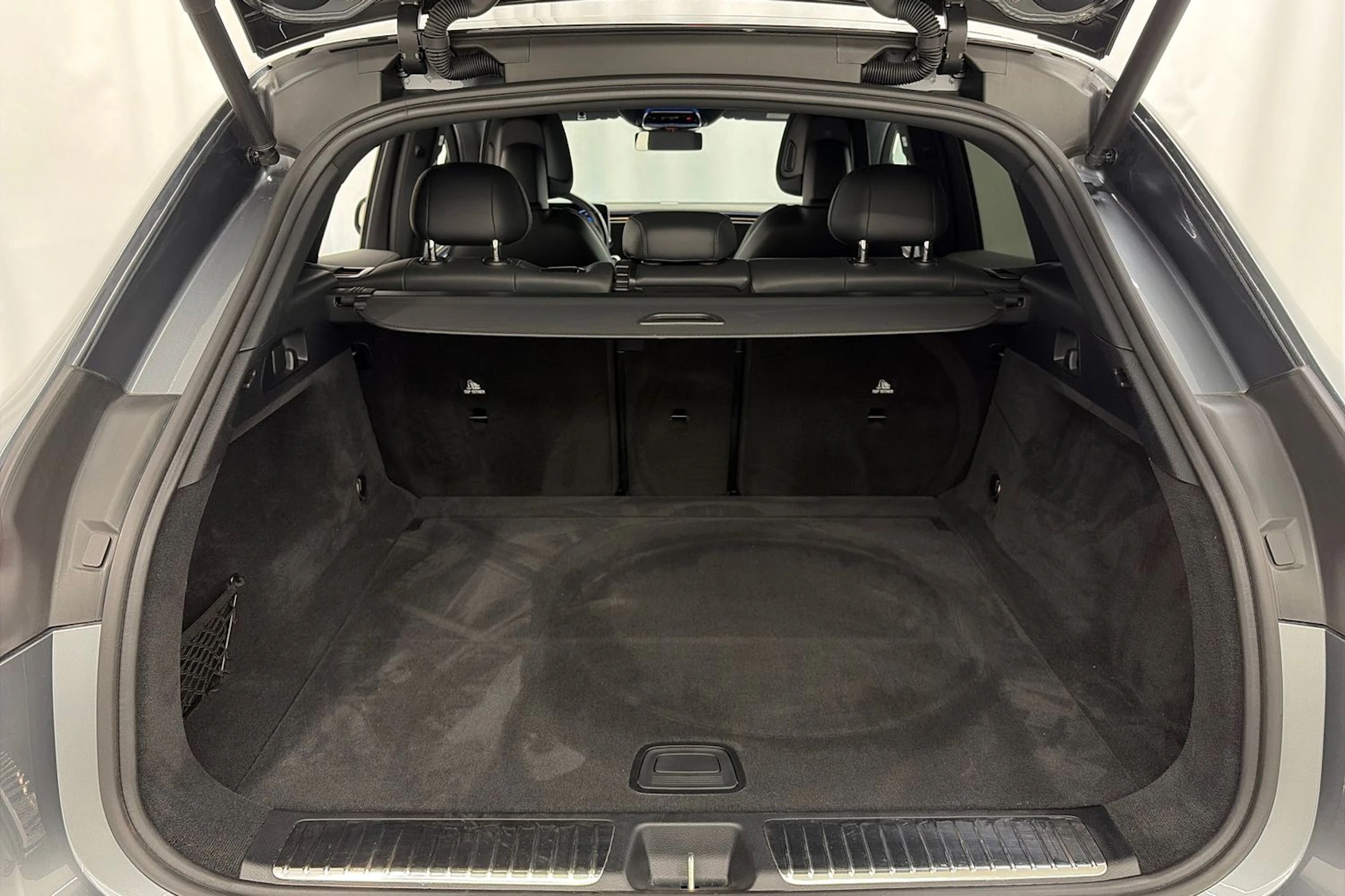 Harmaa Mercedes-Benz EQE SUV 2023 kuva 11.