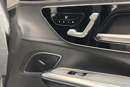 Harmaa Mercedes-Benz EQE SUV 2023 kuva 15.
