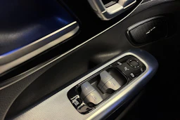 Harmaa Mercedes-Benz EQE SUV 2023 kuva 32.