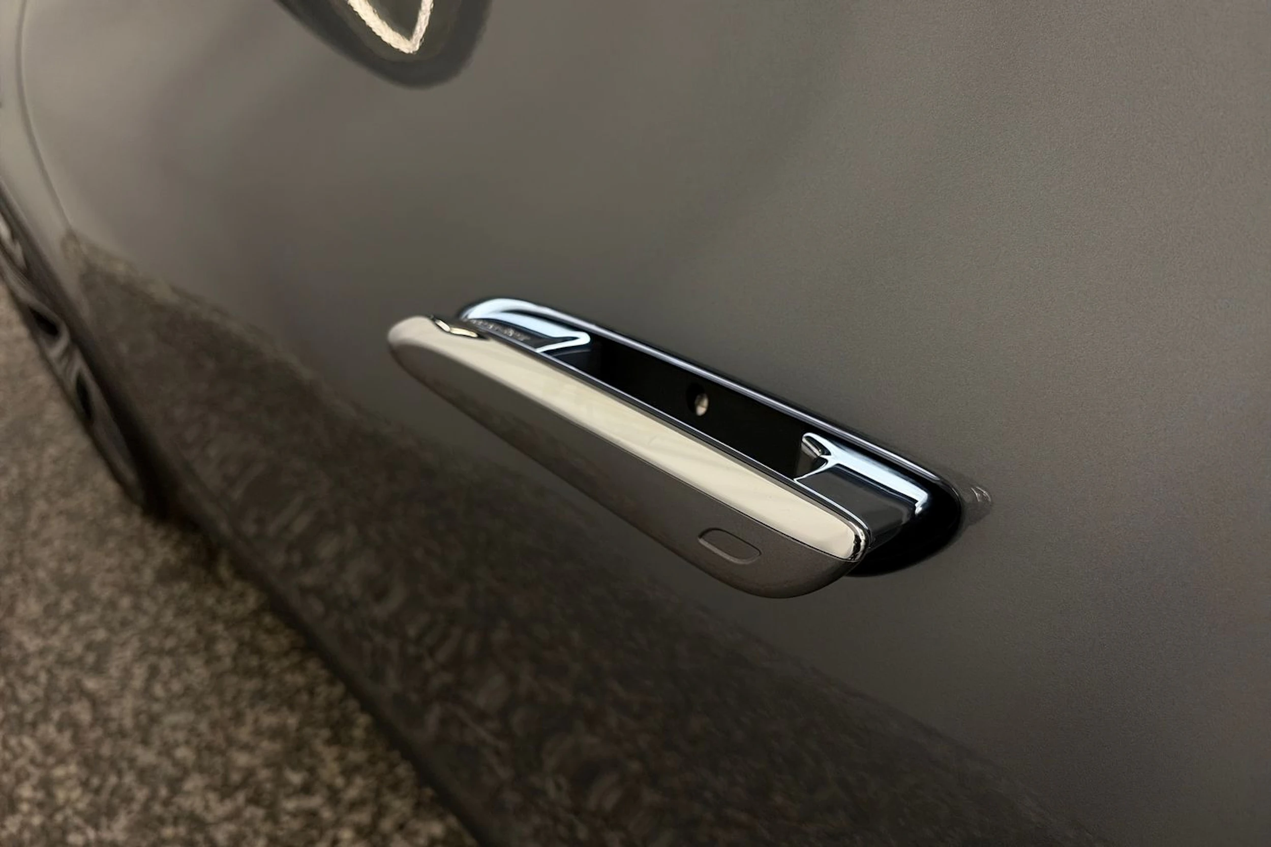 Harmaa Mercedes-Benz EQE SUV 2023 kuva 34.