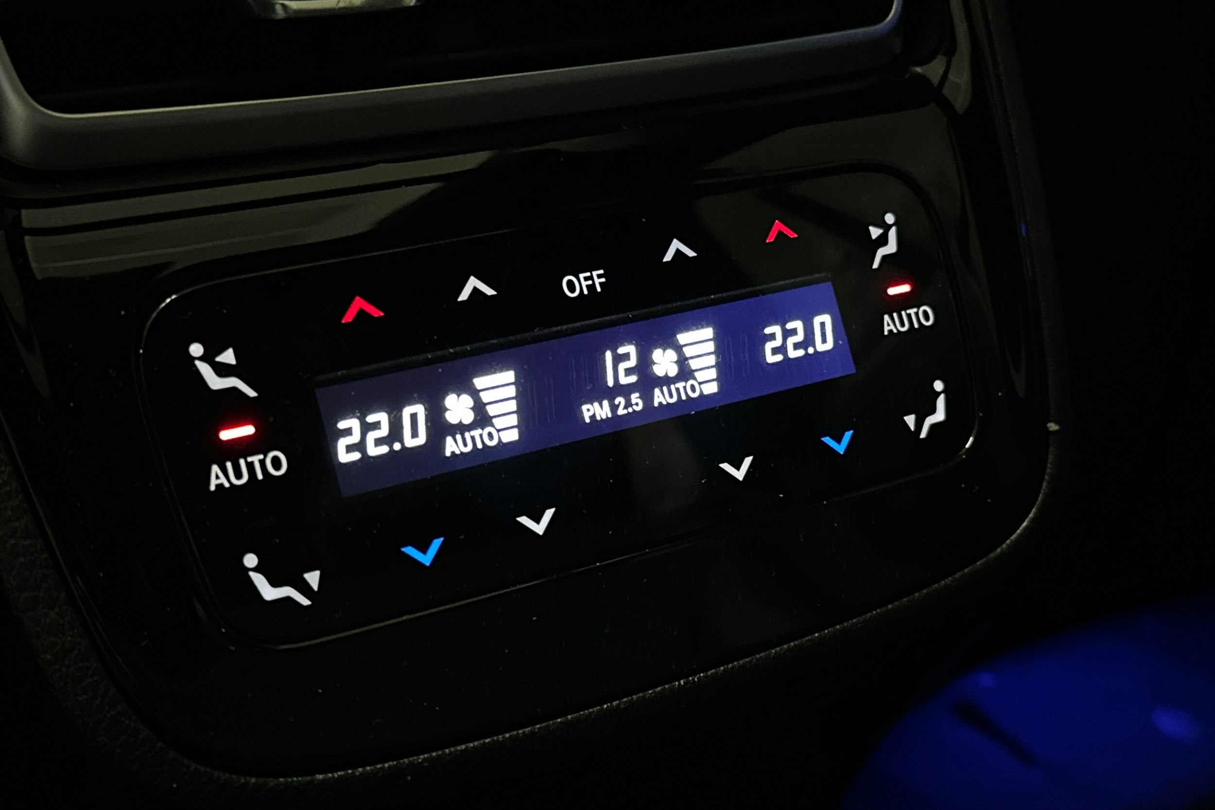 musta Mercedes-Benz EQE SUV 2023 kuva 16.