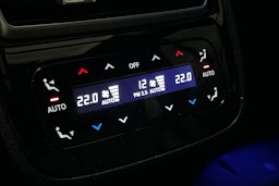 musta Mercedes-Benz EQE SUV 2023 kuva 16.