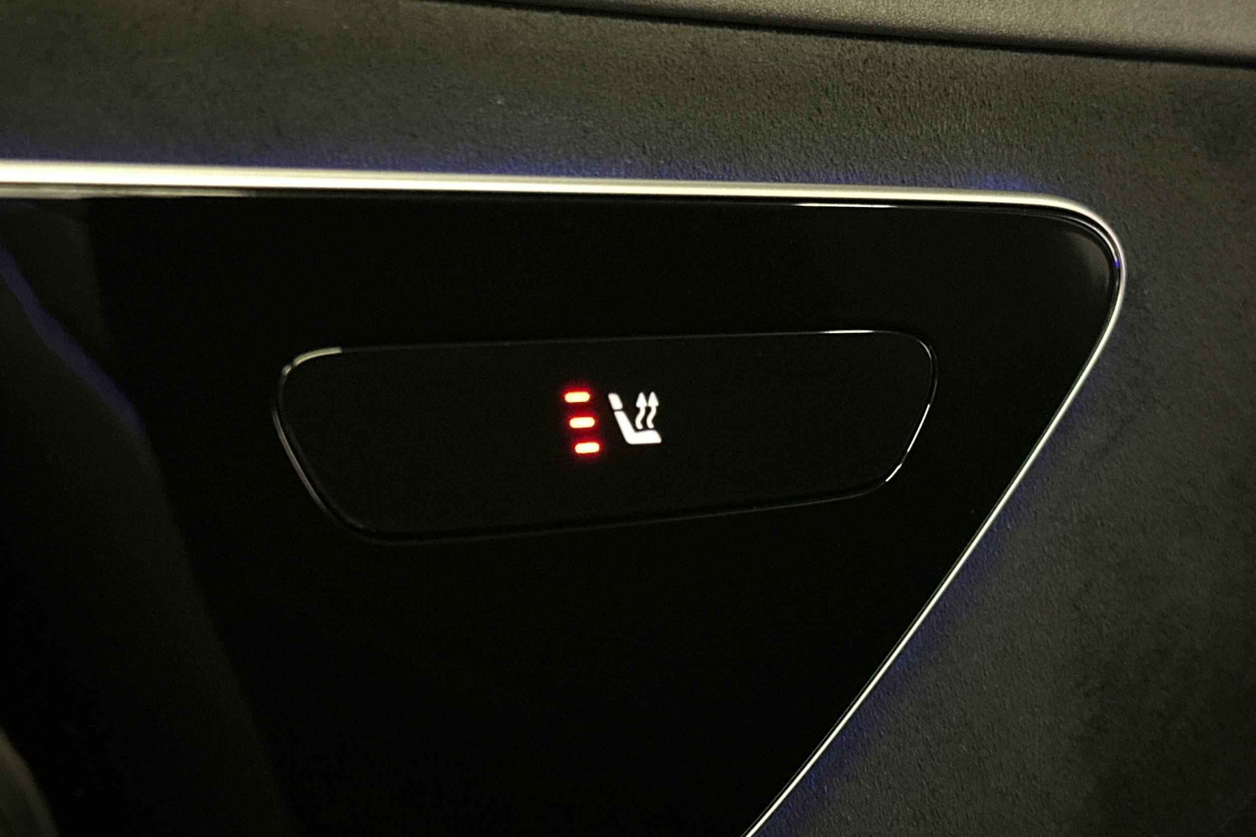 musta Mercedes-Benz EQE SUV 2023 kuva 17.