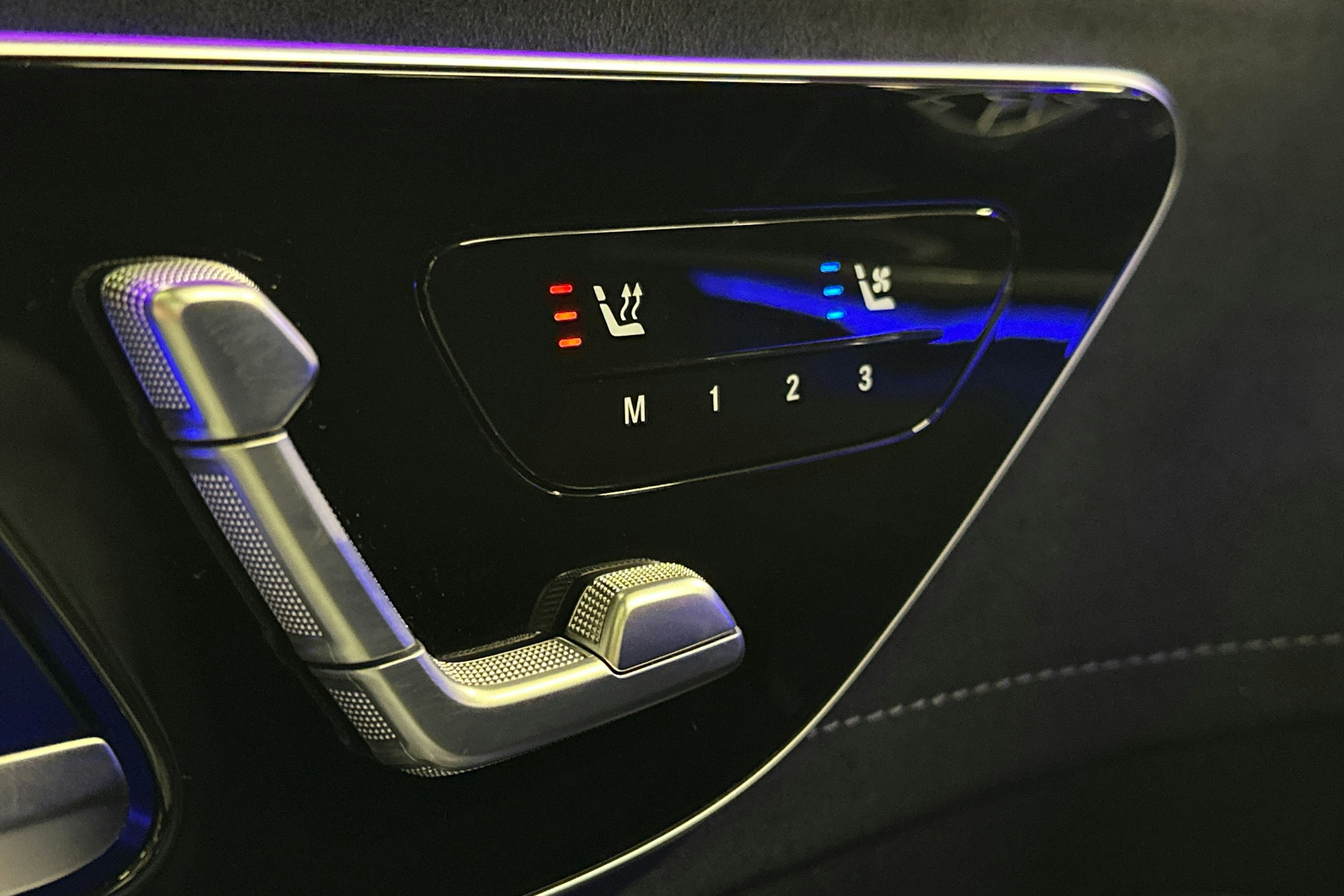 musta Mercedes-Benz EQE SUV 2023 kuva 19.