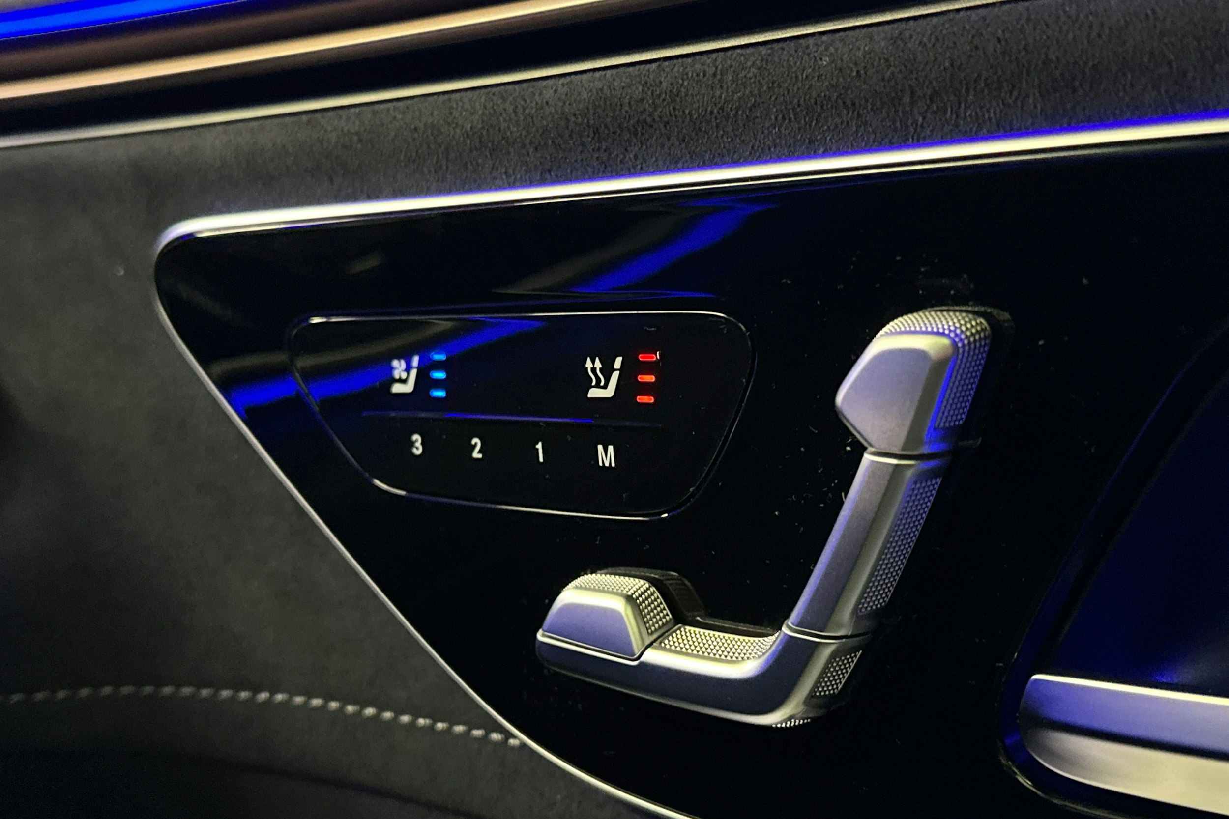 musta Mercedes-Benz EQE SUV 2023 kuva 20.