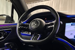 musta Mercedes-Benz EQE SUV 2023 kuva 21.