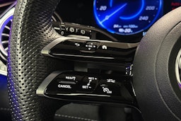 musta Mercedes-Benz EQE SUV 2023 kuva 22.