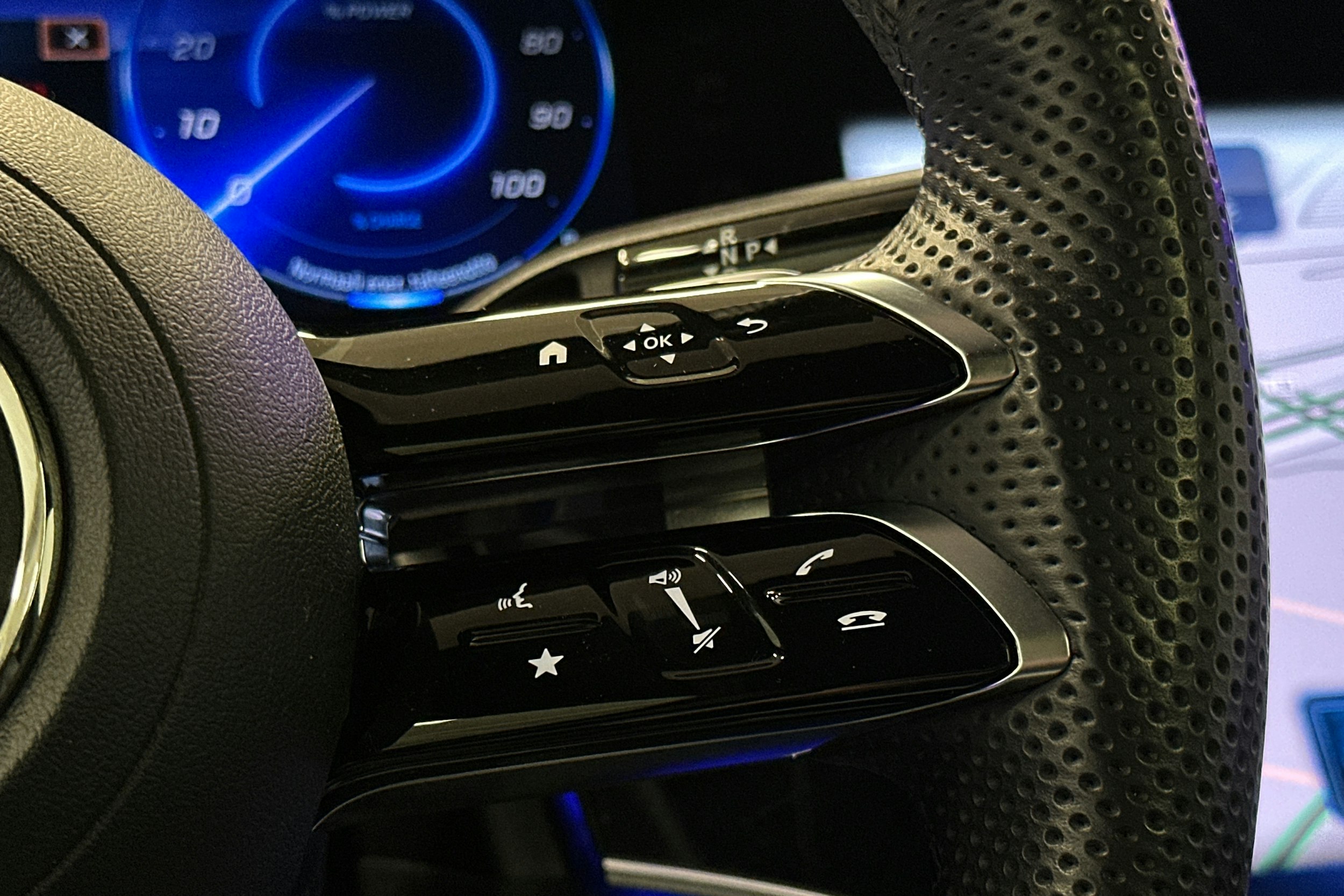 musta Mercedes-Benz EQE SUV 2023 kuva 23.