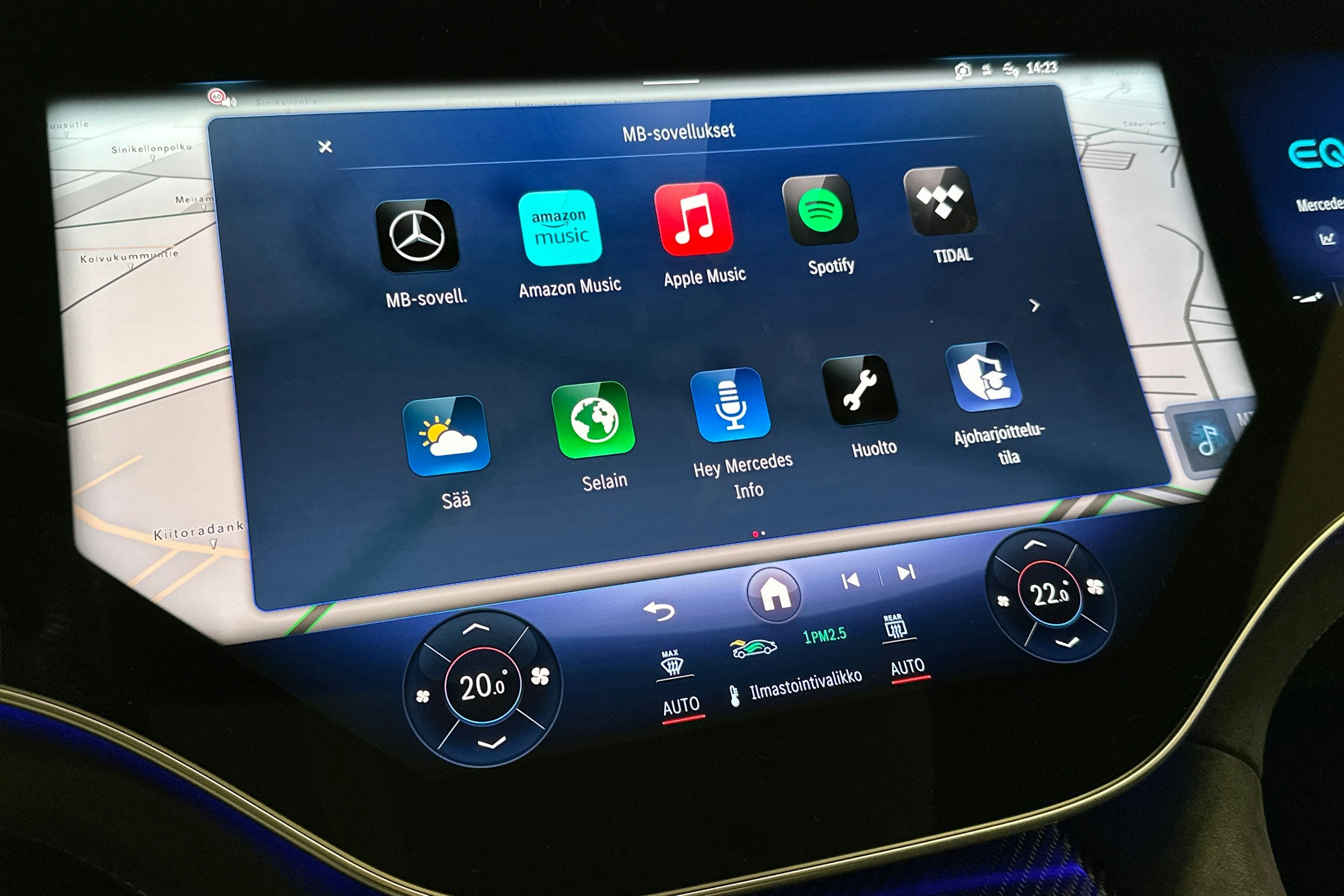 musta Mercedes-Benz EQE SUV 2023 kuva 27.