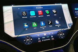 musta Mercedes-Benz EQE SUV 2023 kuva 27.