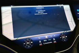 musta Mercedes-Benz EQE SUV 2023 kuva 28.