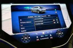 musta Mercedes-Benz EQE SUV 2023 kuva 31.