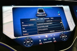 musta Mercedes-Benz EQE SUV 2023 kuva 32.