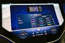 musta Mercedes-Benz EQE SUV 2023 kuva 34.