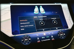 musta Mercedes-Benz EQE SUV 2023 kuva 35.