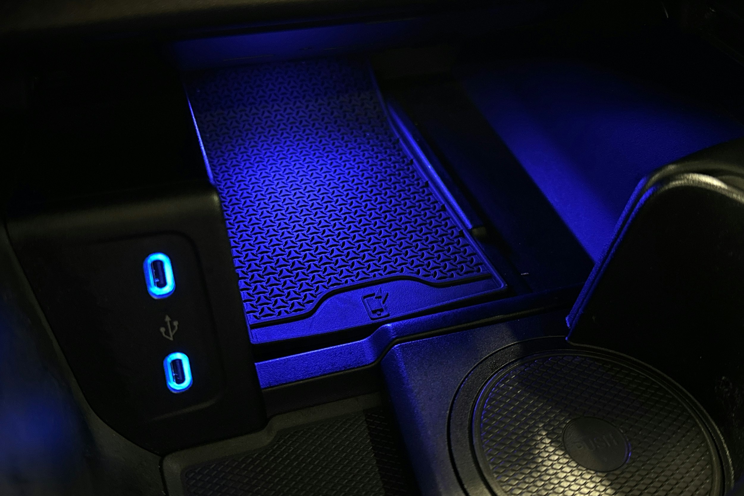 musta Mercedes-Benz EQE SUV 2023 kuva 38.