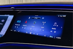 musta Mercedes-Benz EQE SUV 2023 kuva 39.