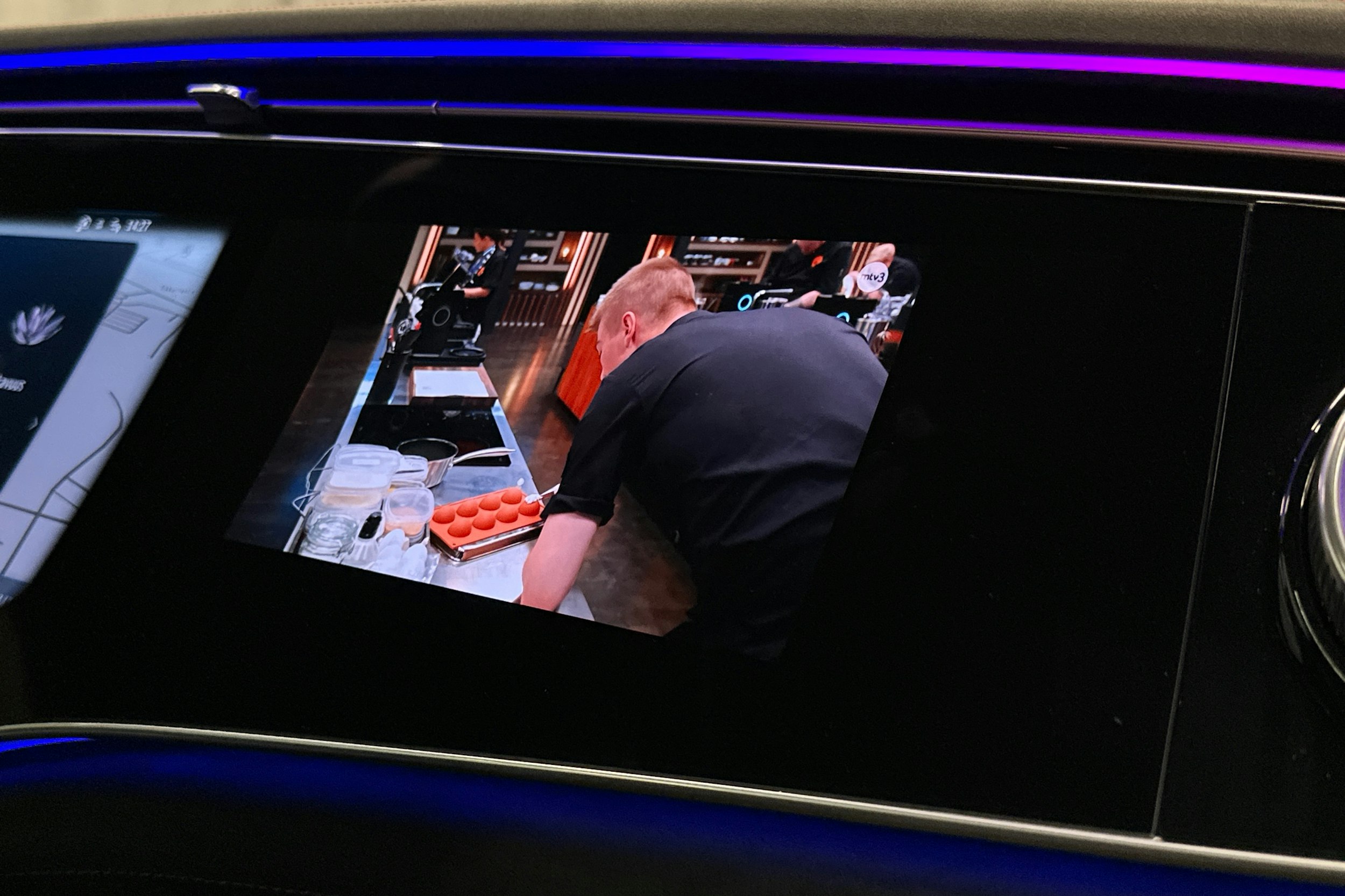 musta Mercedes-Benz EQE SUV 2023 kuva 40.