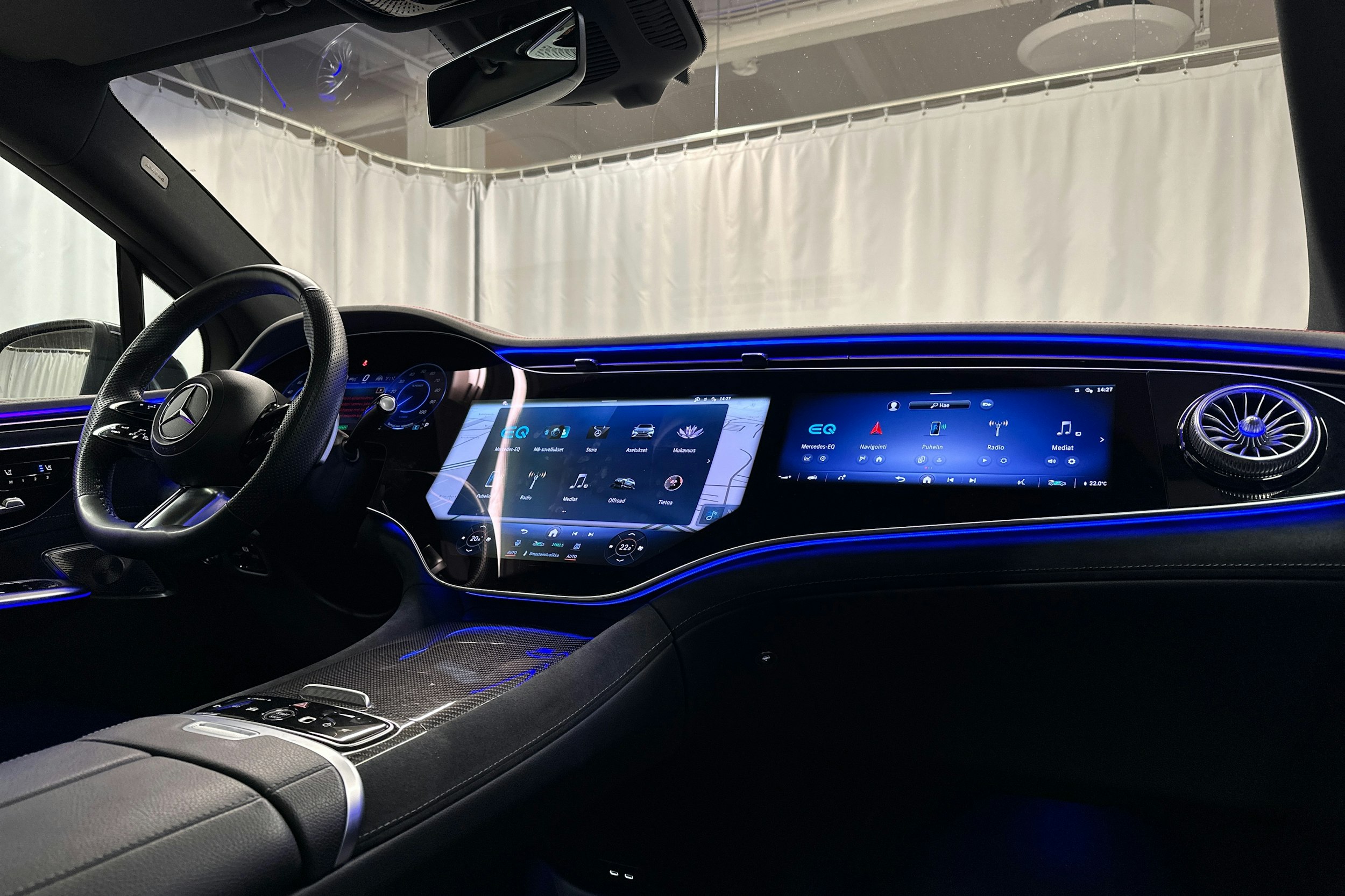 musta Mercedes-Benz EQE SUV 2023 kuva 41.