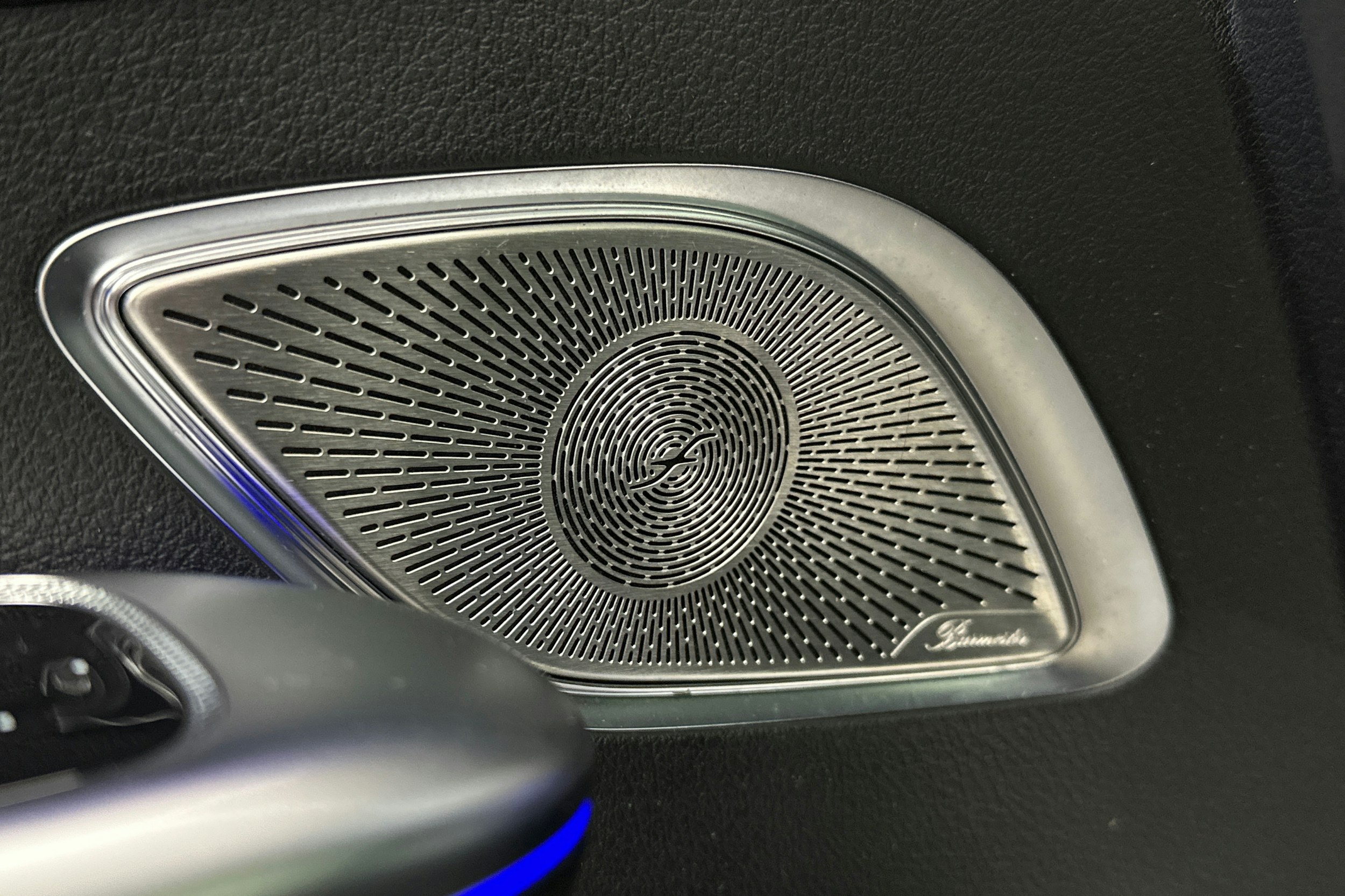 musta Mercedes-Benz EQE SUV 2023 kuva 42.