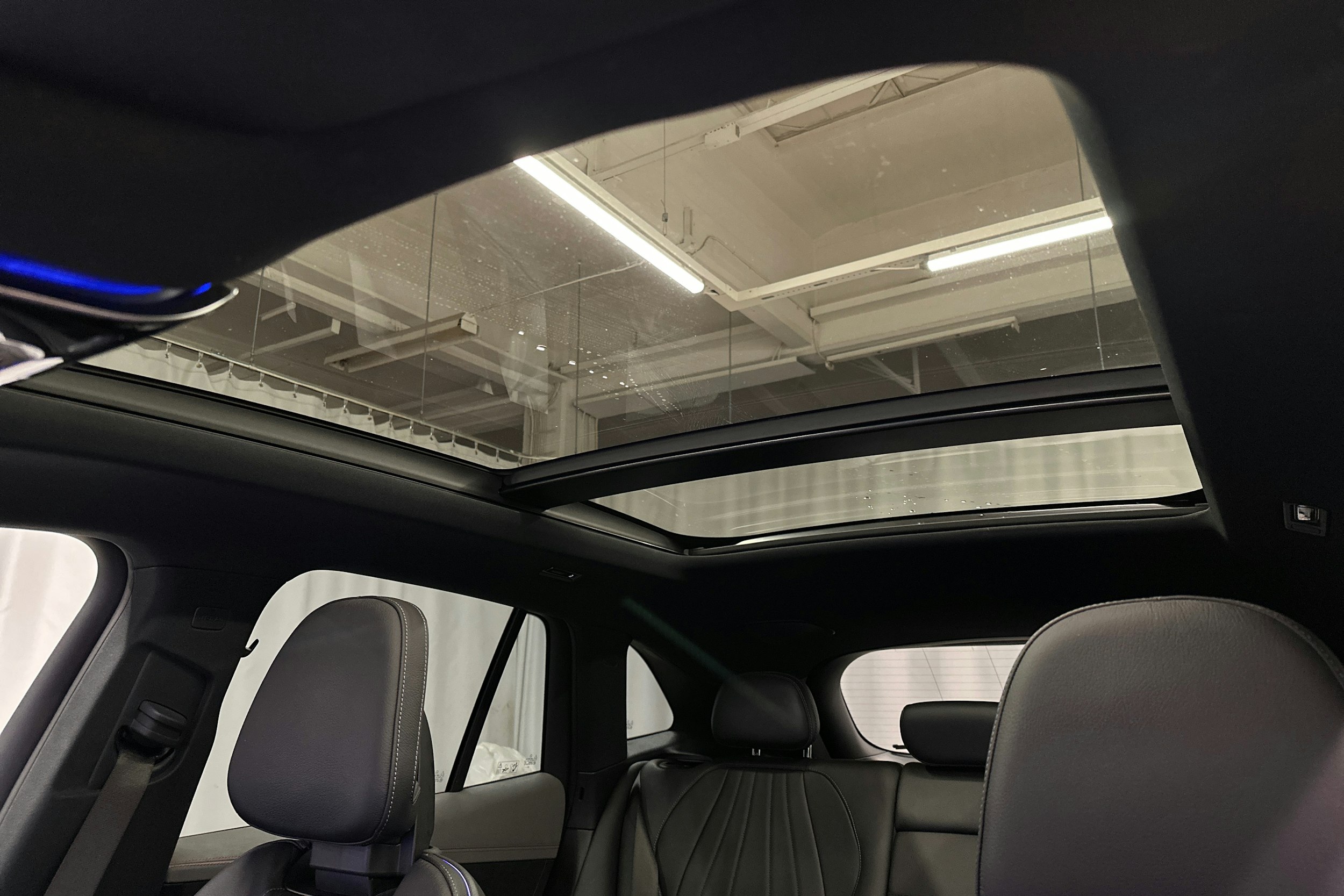 musta Mercedes-Benz EQE SUV 2023 kuva 43.