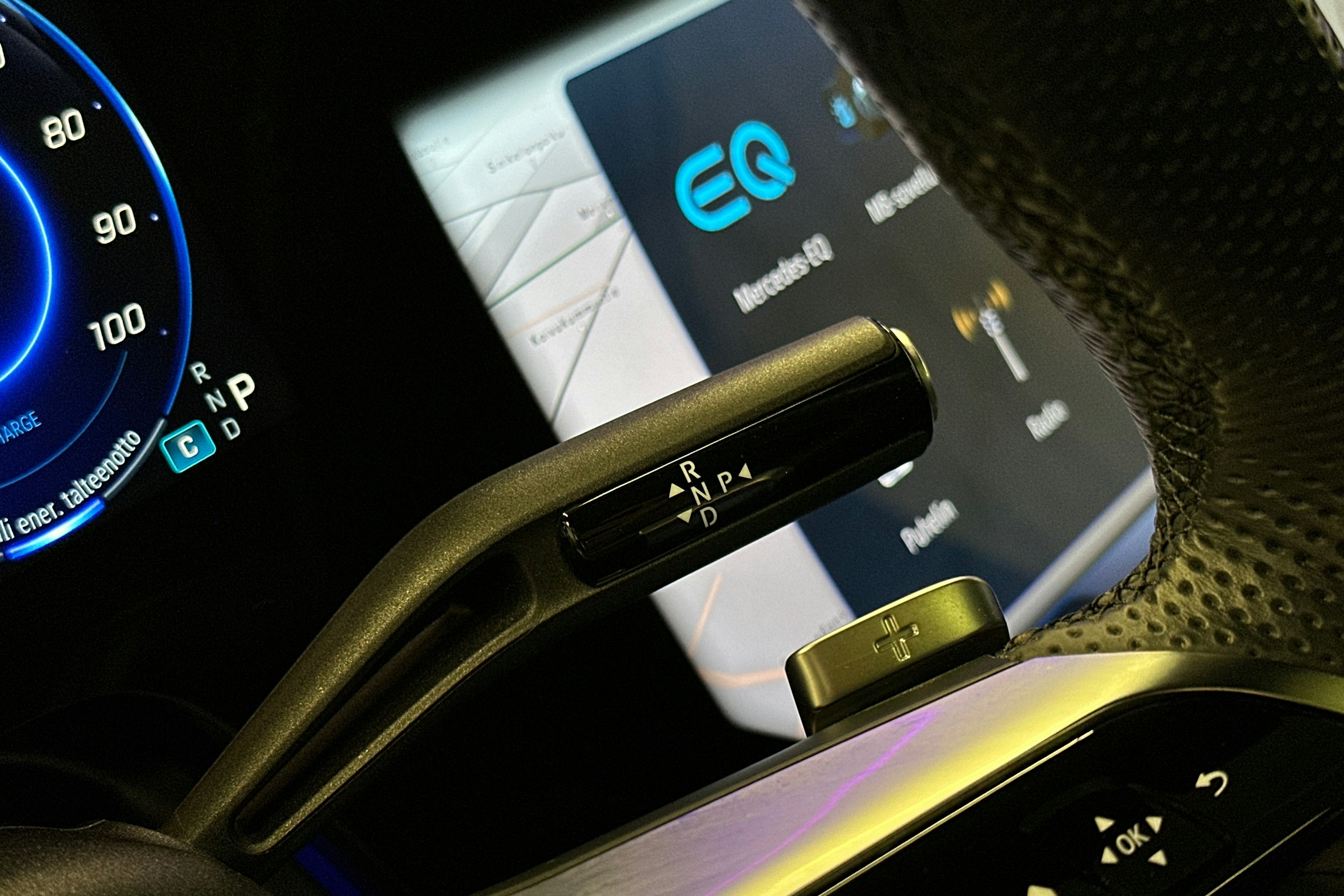 musta Mercedes-Benz EQE SUV 2023 kuva 44.