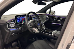valkoinen Mercedes-Benz EQE SUV 2023 kuva 3.