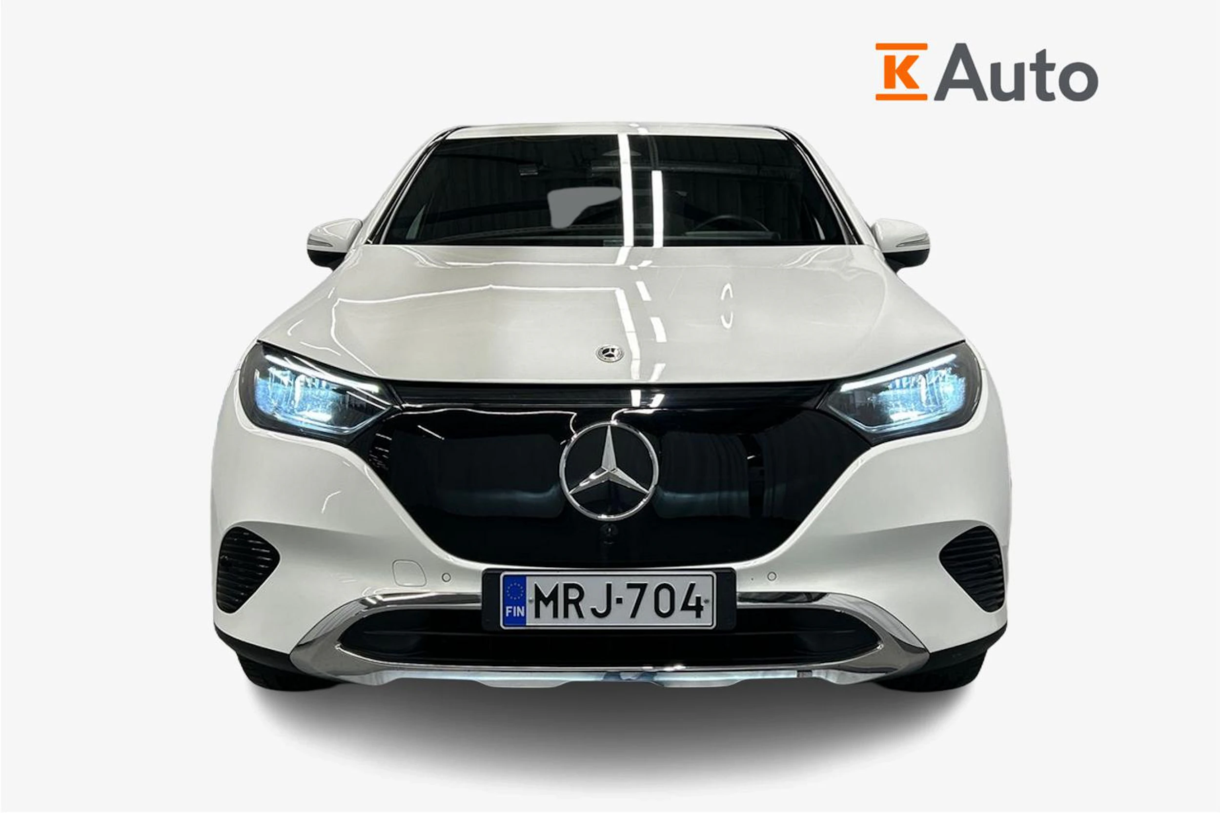 valkoinen Mercedes-Benz EQE SUV 2023 kuva 4.