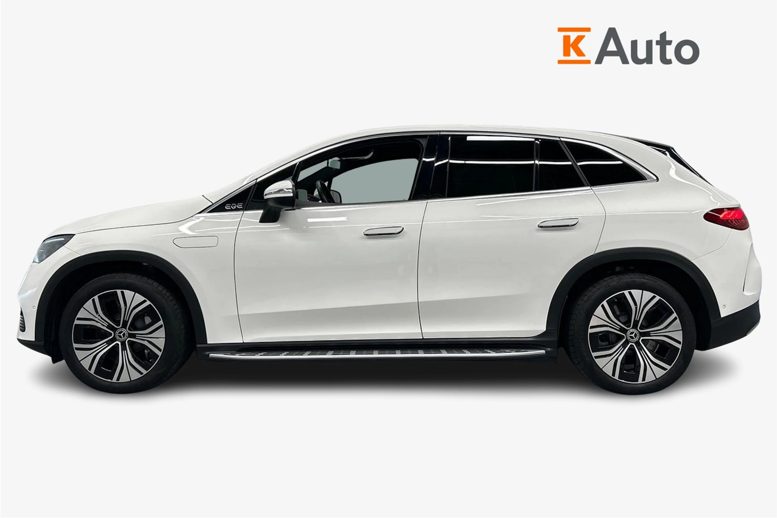 valkoinen Mercedes-Benz EQE SUV 2023 kuva 5.