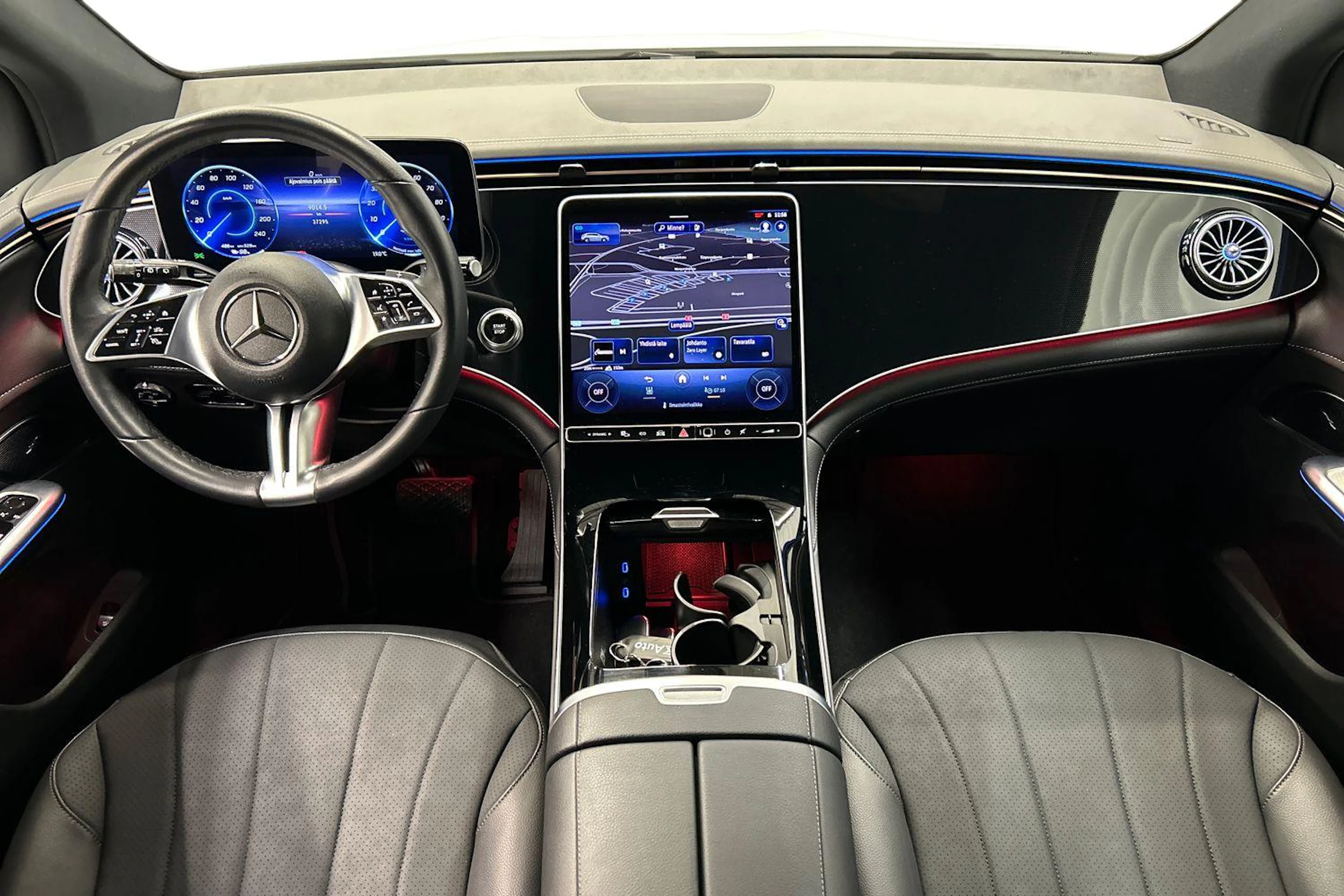 valkoinen Mercedes-Benz EQE SUV 2023 kuva 7.
