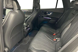valkoinen Mercedes-Benz EQE SUV 2023 kuva 8.