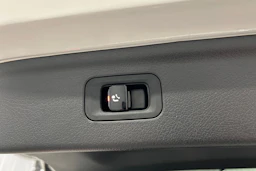 valkoinen Mercedes-Benz EQE SUV 2023 kuva 13.